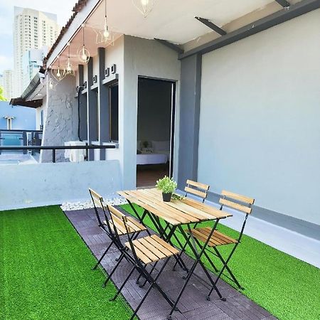 Gurney Coast Guest House By Sky Hive George Town Exterior foto