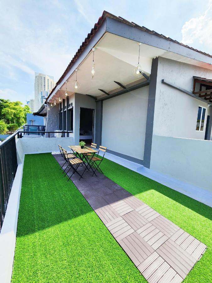 Gurney Coast Guest House By Sky Hive George Town Exterior foto